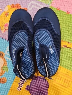 NWOT Size 3 Non-slip Water Shoes